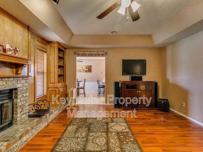 Building Photo - 8301 Azurewood Dr