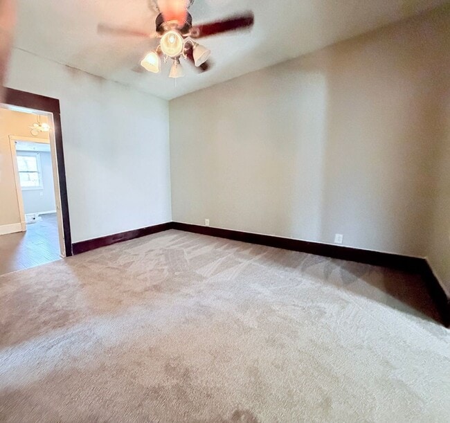 Building Photo - Stretch out in this large 3 bed 2 bath!