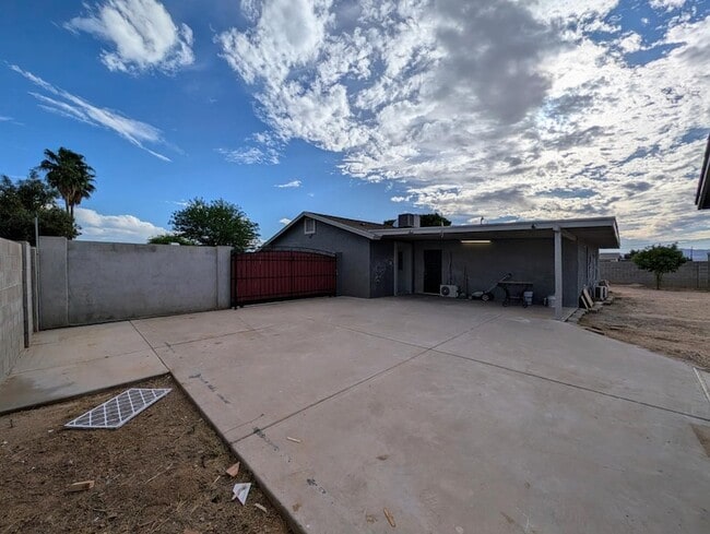 Building Photo - 13208 W Tuckey Ln