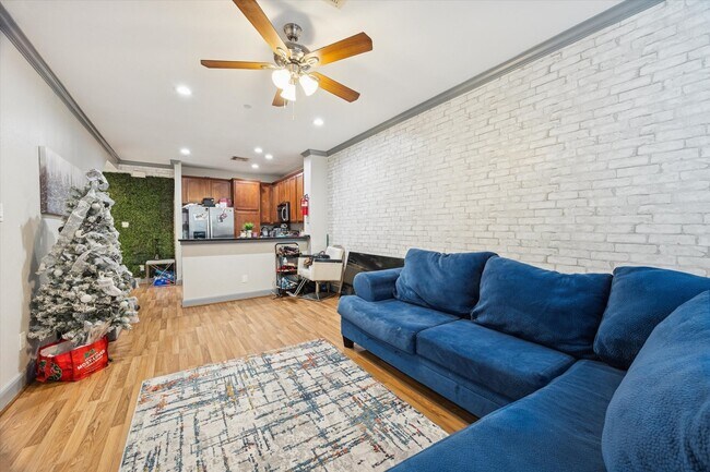 Building Photo - 3001 Murworth Dr