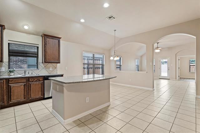 Building Photo - 5012 Seashore Ln