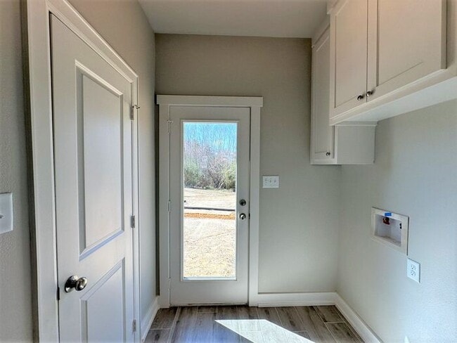 Building Photo - 3 Bedroom 2 Bath Newly Construction in Whi...