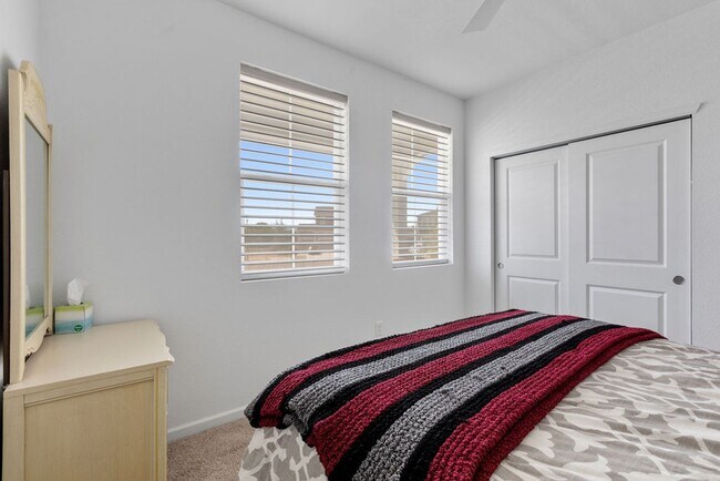 Building Photo - 4 Bedroom, 2 bath in Fort Collins - Backs ...