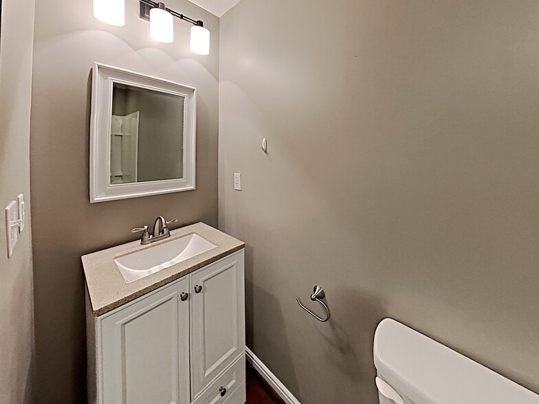 Building Photo - 447 S 1250 E