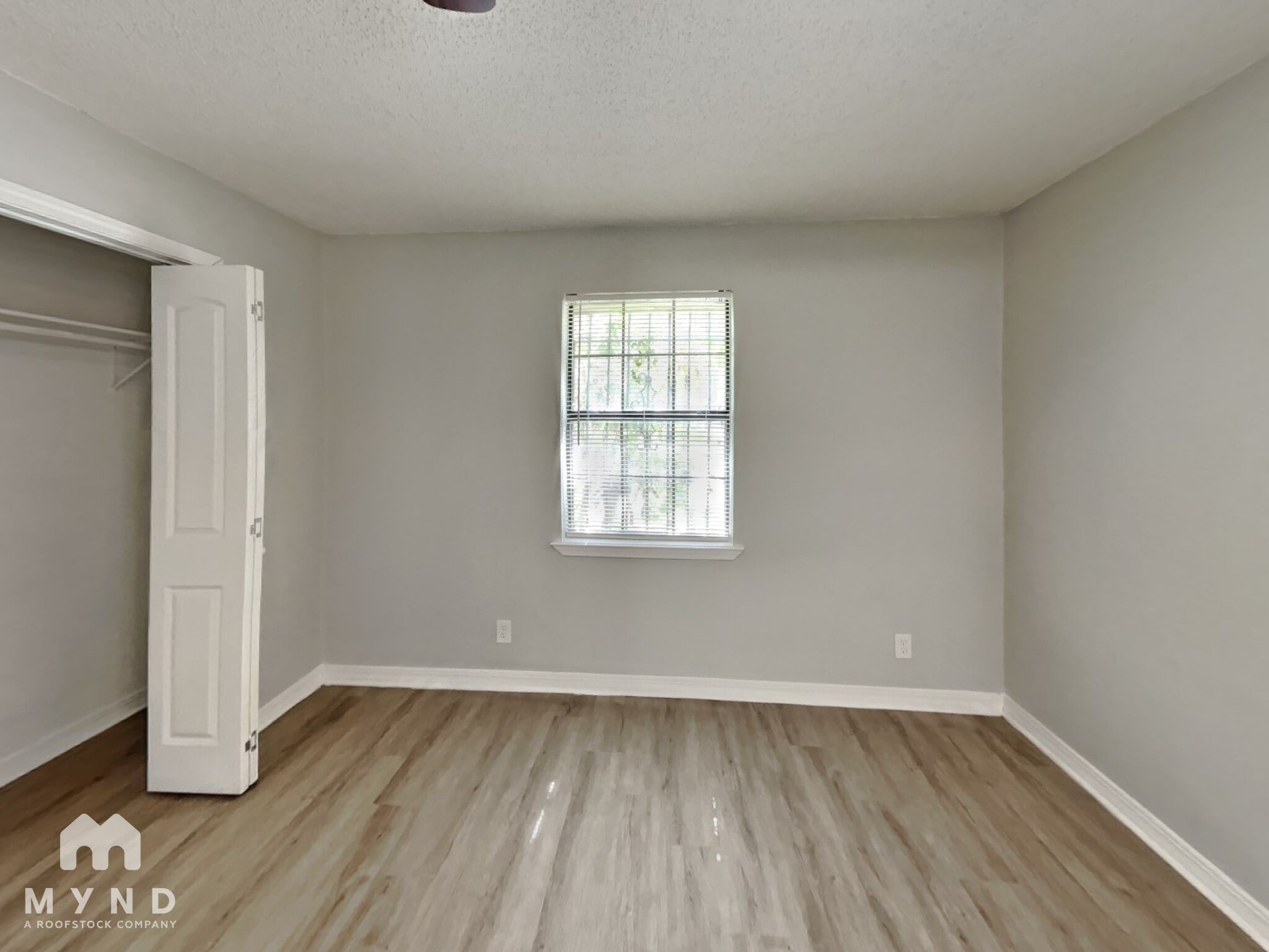 Building Photo - 1729 E Red Bird Ln