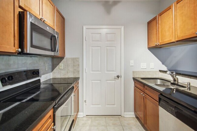 Building Photo - 1250 Parkwood Cir SE