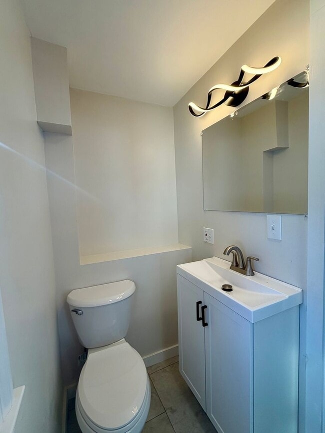 Building Photo - Charming 3-Bedroom Home Near Pontoosuc Lake