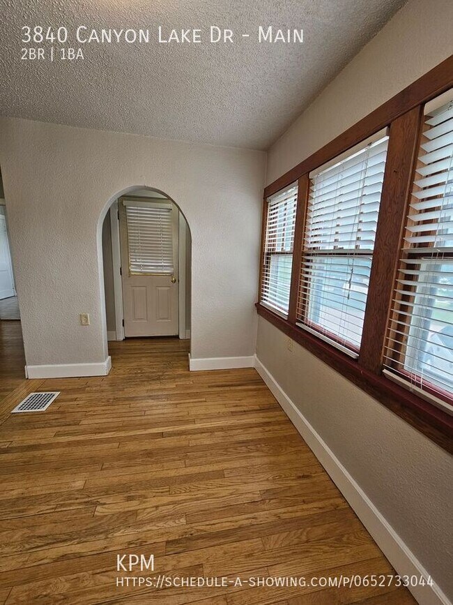 Building Photo - 3840 Canyon Lake Dr