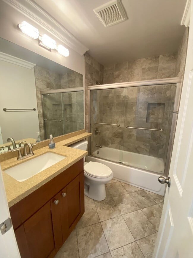 Building Photo - Luxurious 3 Bedroom Cypress Townhouse for Rent!