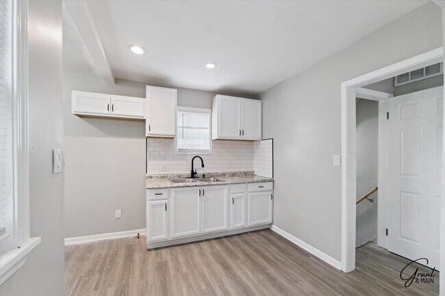 Building Photo - $1350 3 bedroom