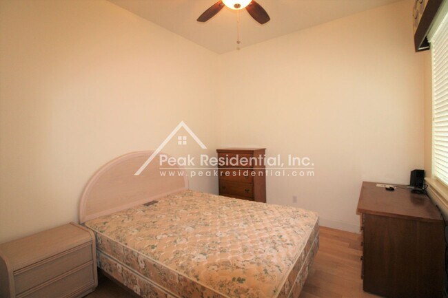 Building Photo - Very Nice 3bd/2ba With Bonus Room Elk Grove House with 2 Car Garage!