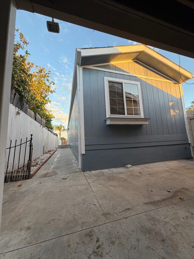 Building Photo - 11346 Violeta St