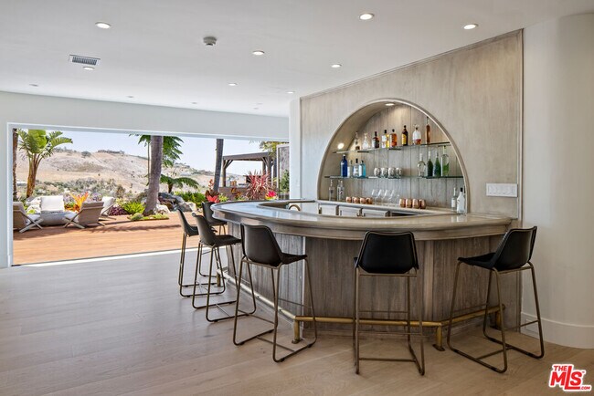 Building Photo - 5868 Zumirez Dr