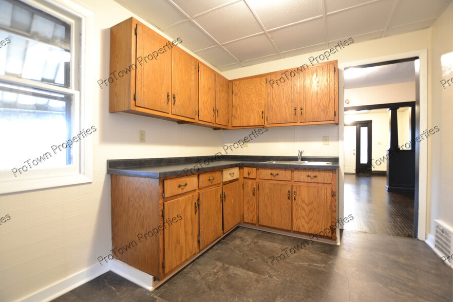 Building Photo - 573 Dover St