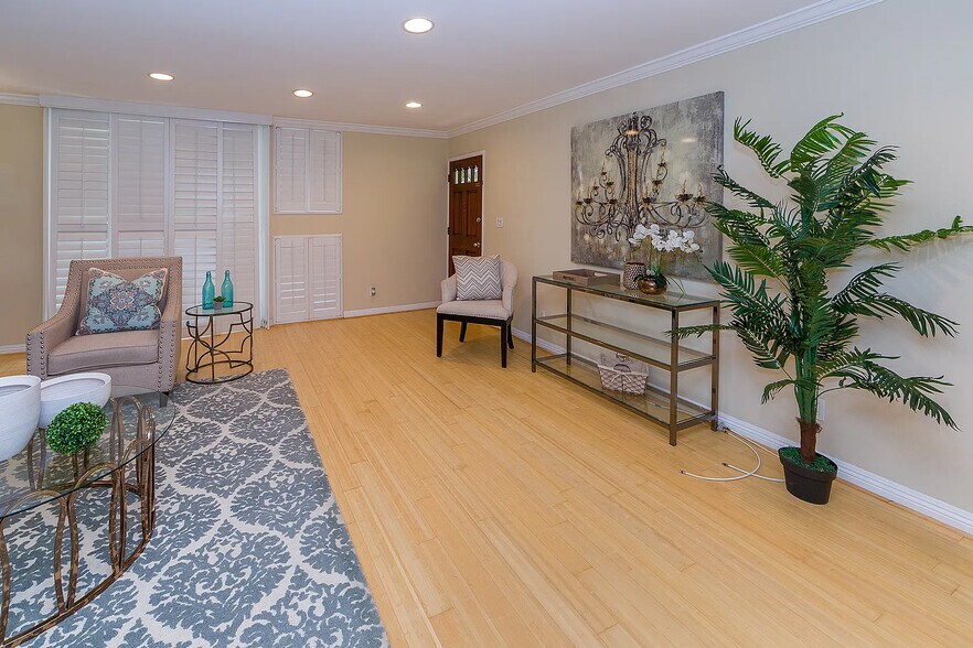 Building Photo - 4610 Densmore Ave