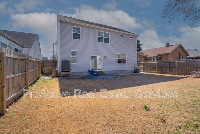 Building Photo - 3630 Buckingham St