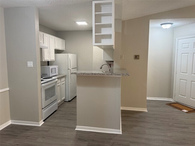 Building Photo - 2121 Hepburn St