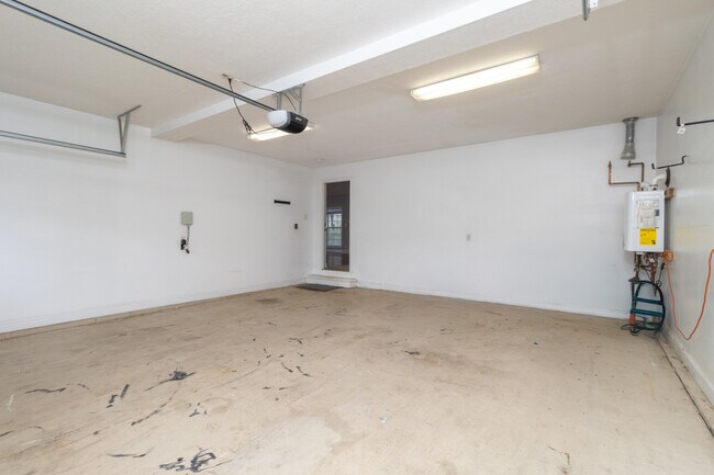 Building Photo - 1100 Winterberry Ln