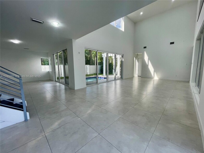 Building Photo - 10250 NW 74th Ter