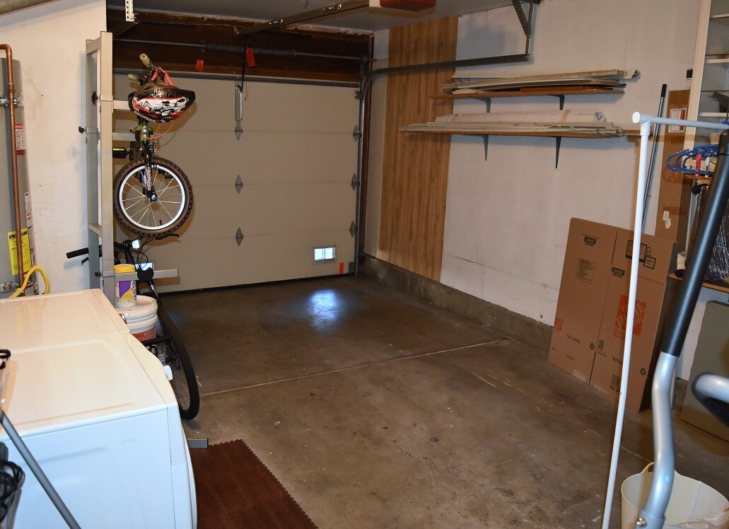 Garage - 497 Daisydell Court