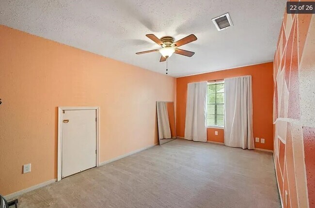 Building Photo - 15914 Pinyon Creek Dr