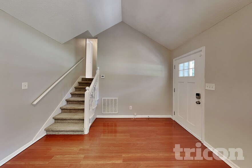 Building Photo - 48 Hale Haven Dr