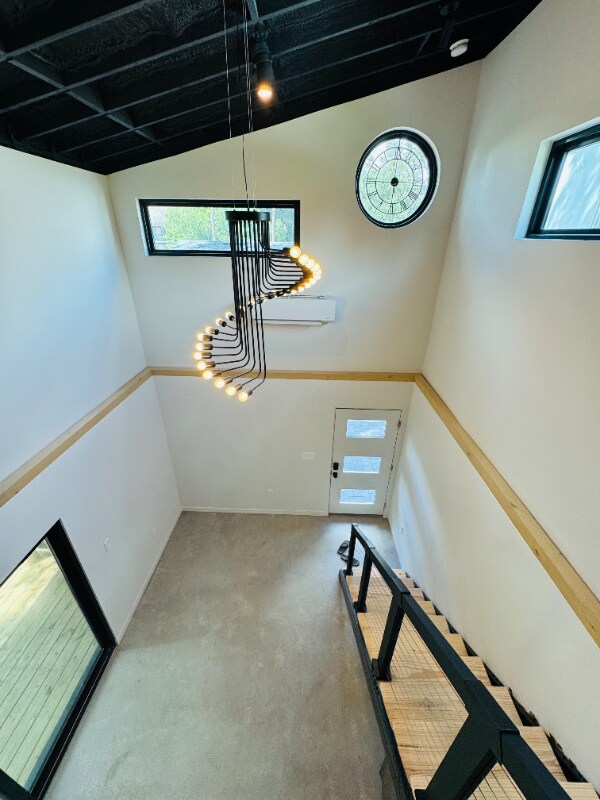 Building Photo - 2212 Henderson Dr