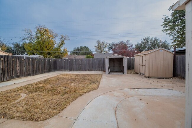 Building Photo - 2821 Metz Dr