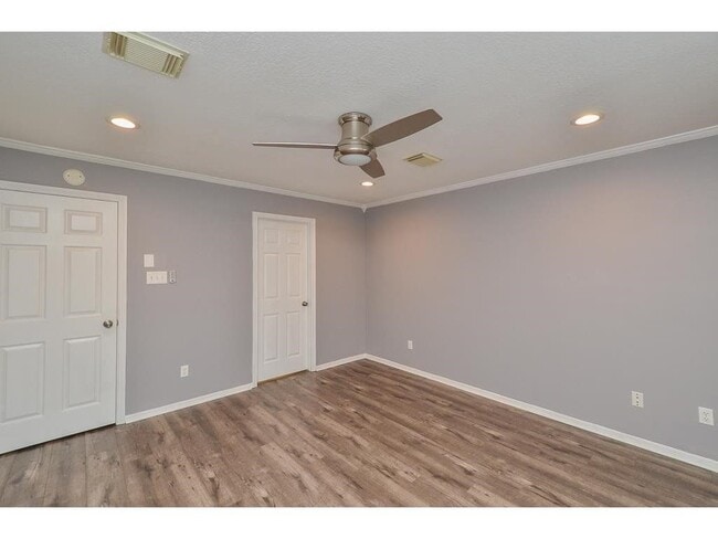 Building Photo - 6111 Dove Fern Ct