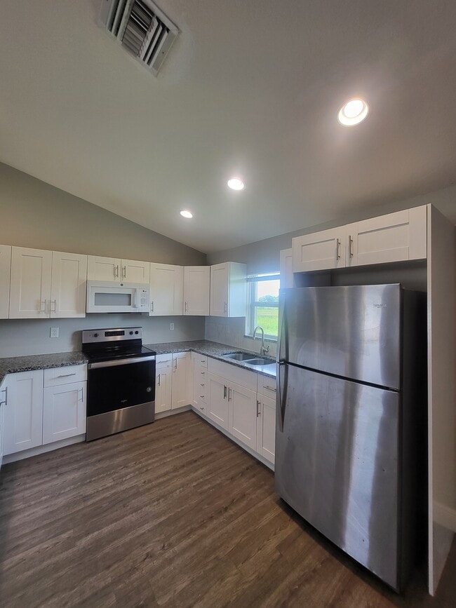 Building Photo - 8309 Lena Ct
