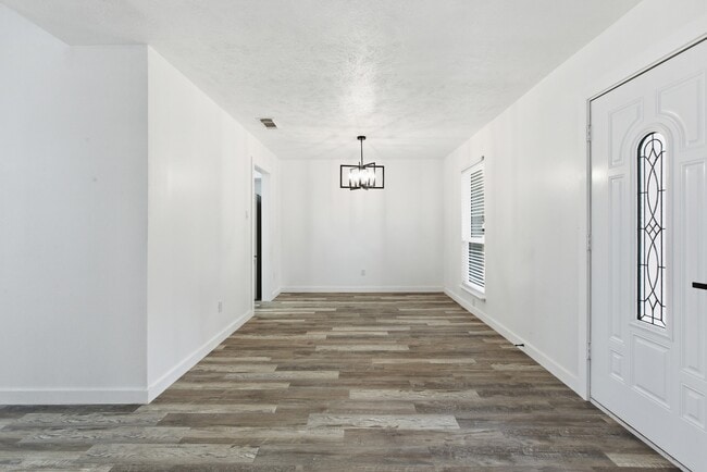 Building Photo - 2906 Colonial Dr