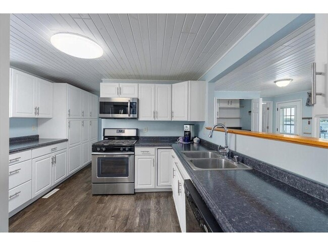 Building Photo - 773 US-63