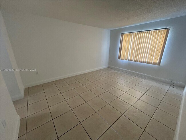 Building Photo - 4205 N University Dr