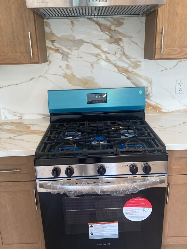 New Gas - 1437 Plumas St