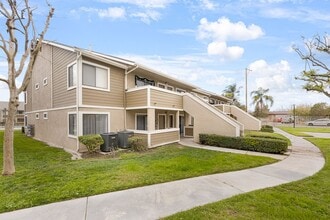 Building Photo - 2BD 2BTH Corner