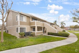 Building Photo - 2BD 2BTH