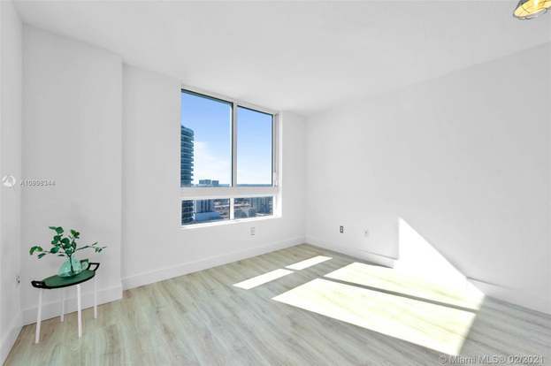 Building Photo - 1900 N Bayshore Dr