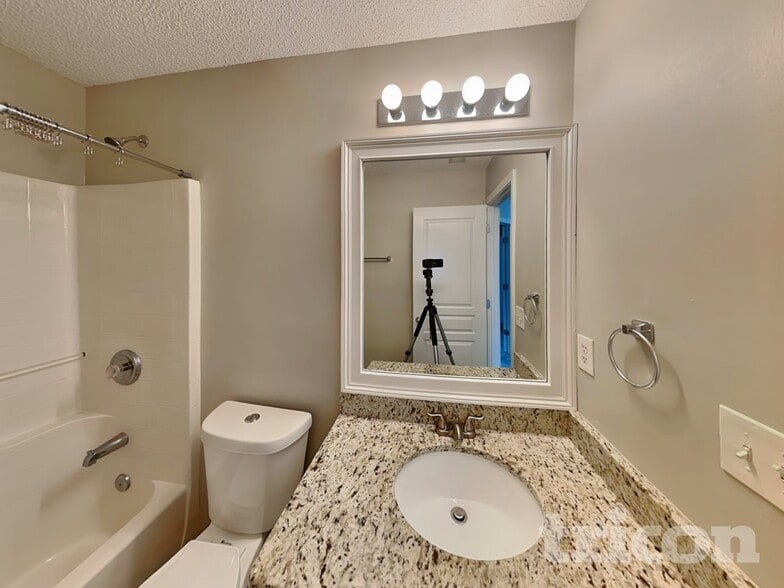 Building Photo - 111 Darbys Run Way