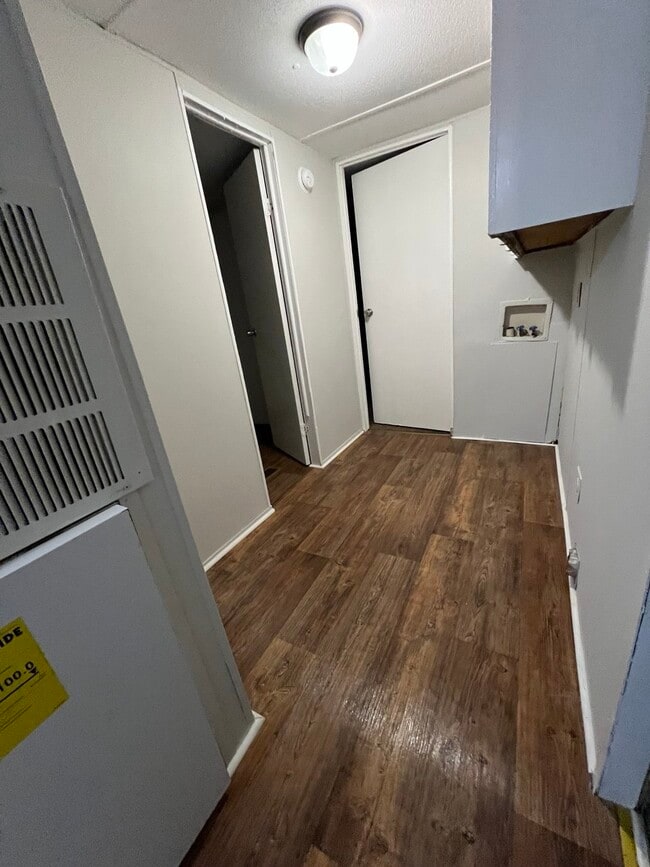 Building Photo - 691 Julia St