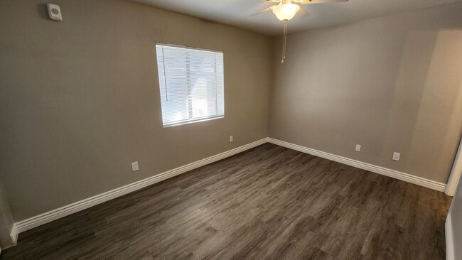 Building Photo - 2 Bedroom in the El Tovar Condominiums Nea...