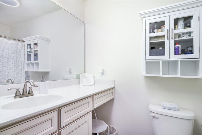 Building Photo - 2040 Hickory Brook Dr