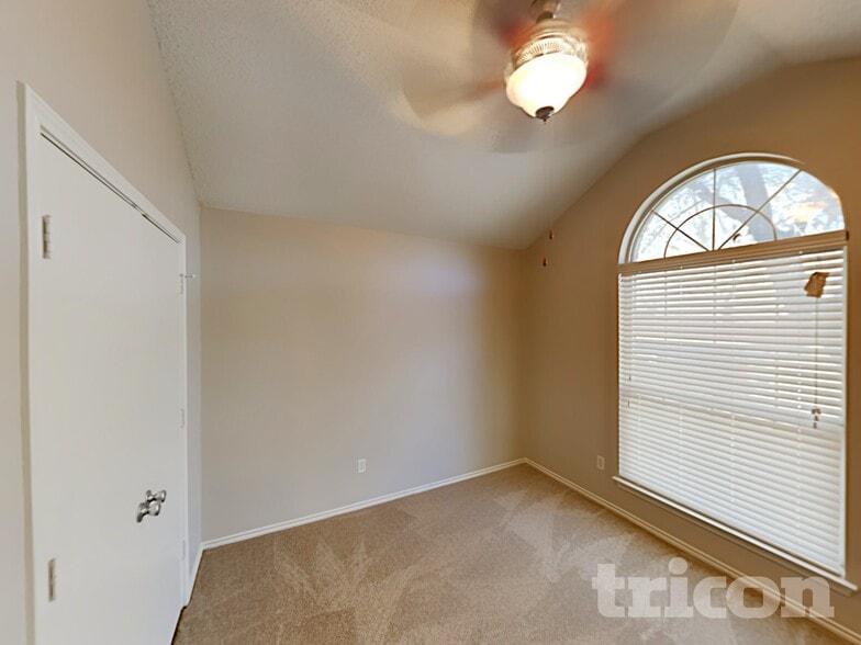 Building Photo - 1525 Juniper Ln