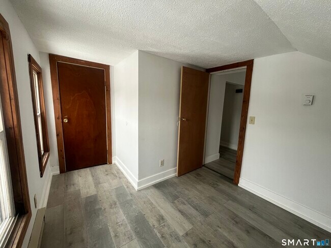 Building Photo - 211 Park St