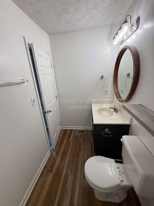 Building Photo - 10500 Boxmeer Ct