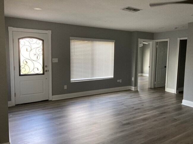Building Photo - 10606 Whitman Cir