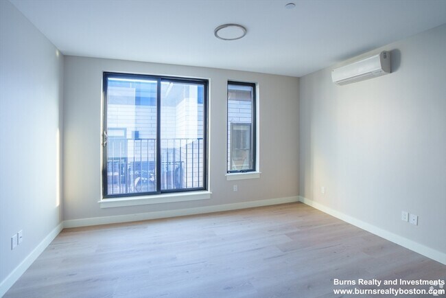 Building Photo - 400 W Broadway