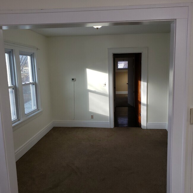 Building Photo - 173 N End Ave