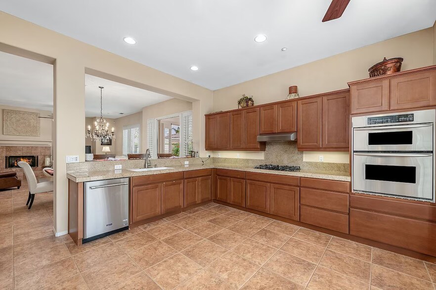 Spacious Kitchen - 49 Vista Mirage Way