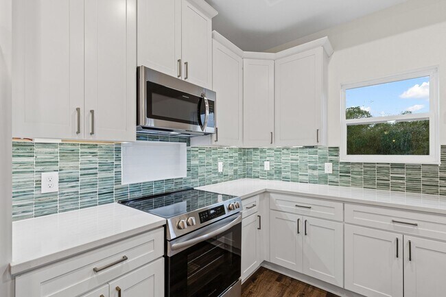 Building Photo - Gorgeous in Granbury