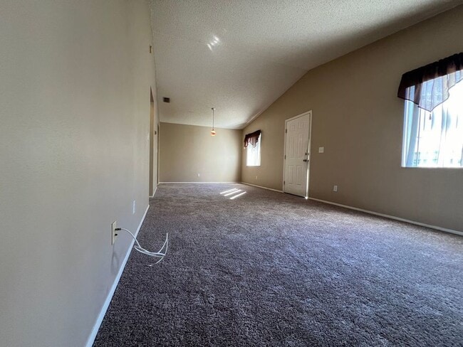 Building Photo - 2075 Isle Royal Ct SE